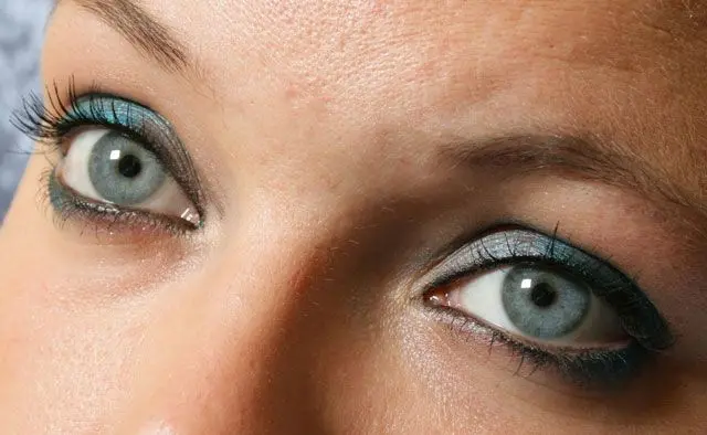 Retoque de ojos.